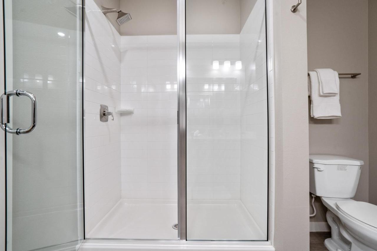 Apartemen Stay Gia Modern 2 Bedroom Apartment With Swimming Pool *