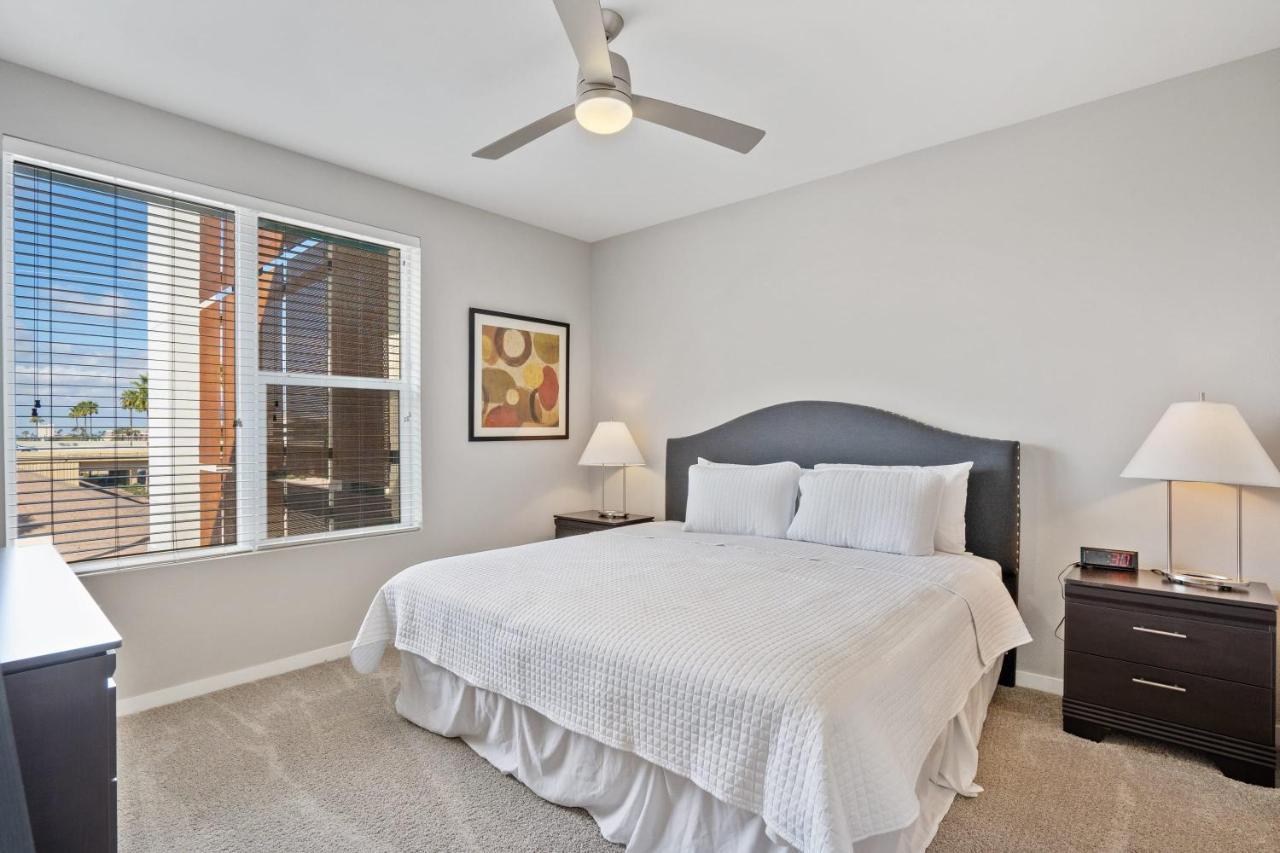 Stay Gia Modern 2 Bedroom Apartment With Swimming Pool Apartment Phoenix